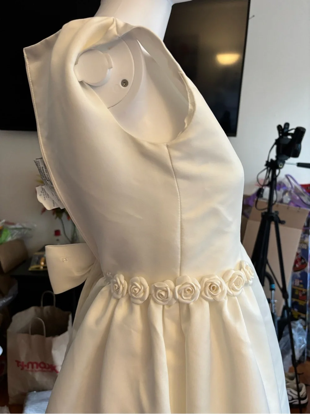 Mon Cheri Ivory Satin Polyester Boat Neck Sleeveless A-Line Bow Wedding girls 9